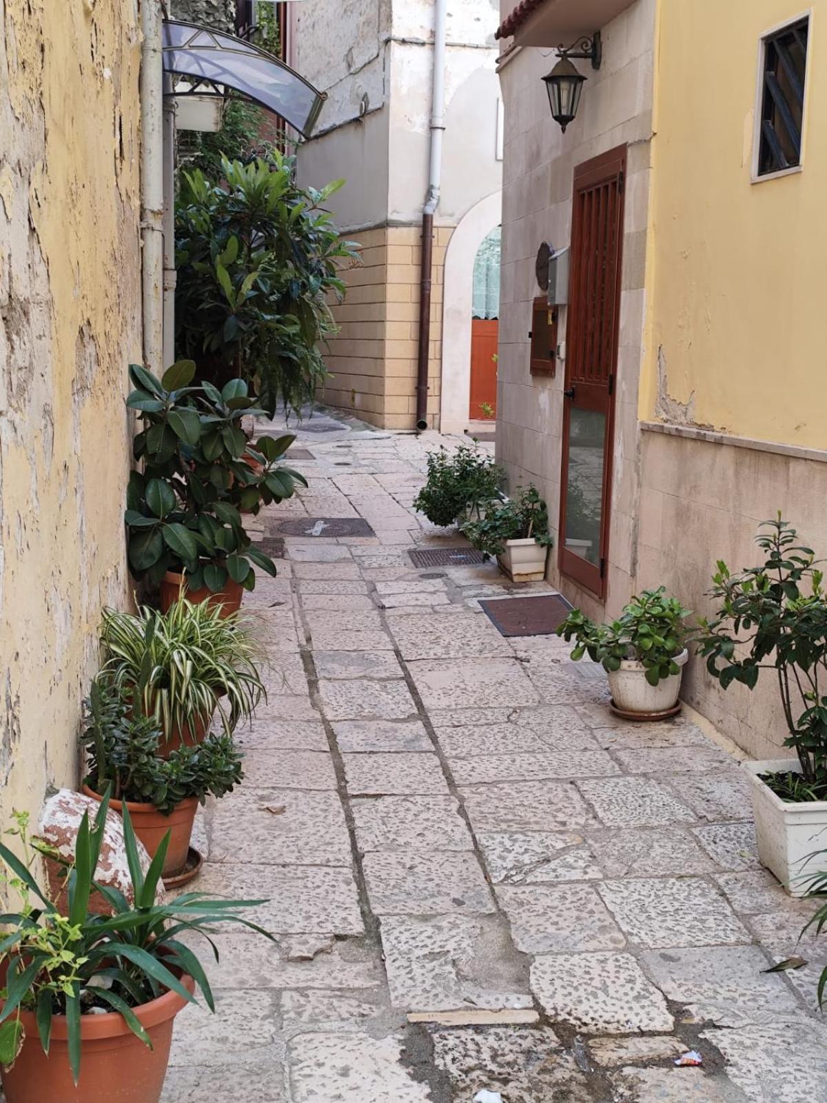 Corte Del Dattilo Nel Borgo Antico Bari Exterior photo